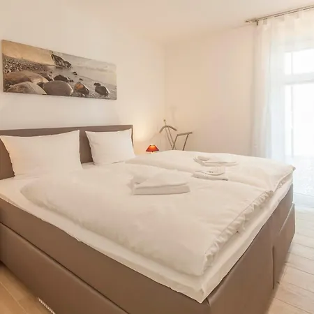 Ostseebad, Sellin, Ruegen, Ferienwohnung, Villa Louisa アパート ゼリン
